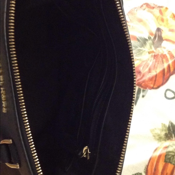 Michael Kors Cindy Leather Satchel Bag - Picture 7 of 8